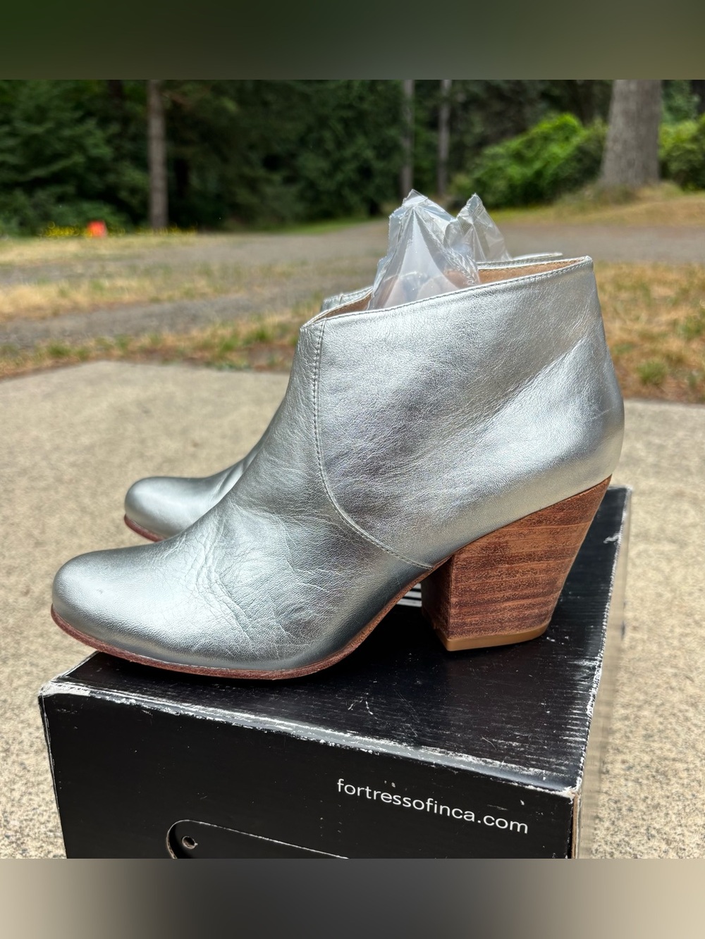 Fortress of Inca Adriana Coco Metallic Silver Leather Ankle Booties Size 7